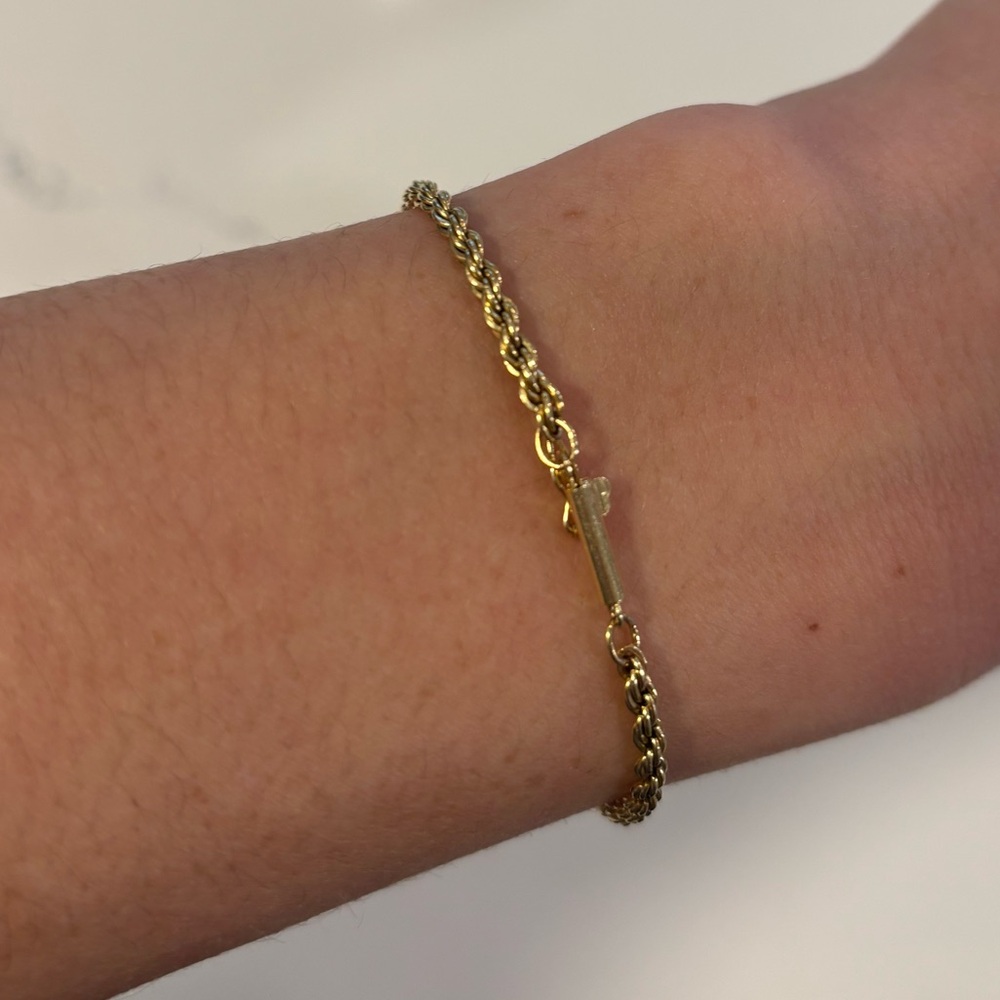 Solid 14k yellow gold bracelet 7in